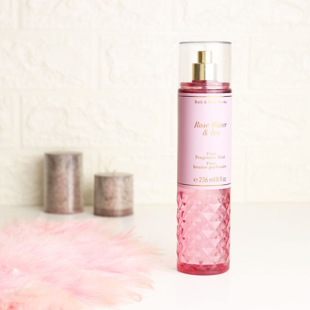 باث آند بودي ووركس بخاخ معطر جسم برائحة اللبلاب وماء الورد