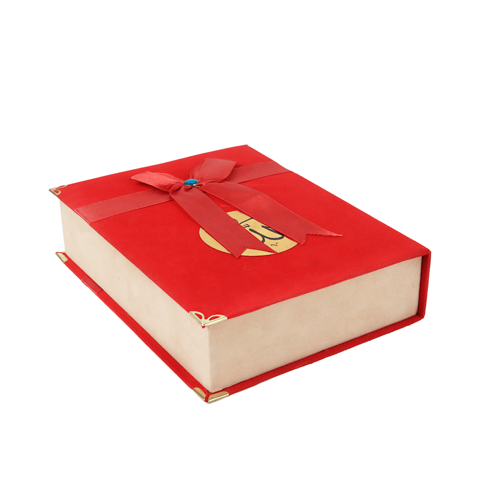 مصحف بصندوق مخملي