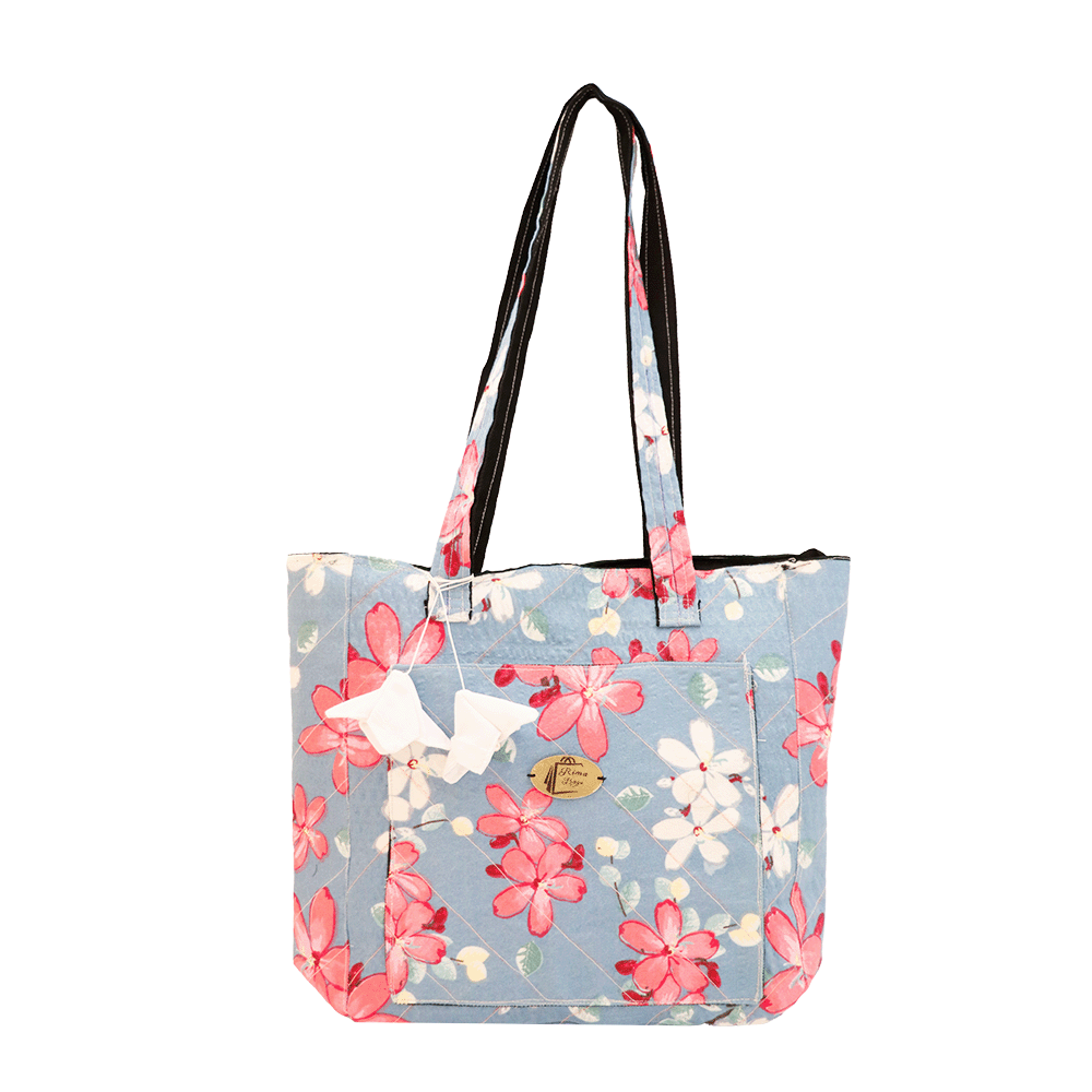 ريما باج حقيبة كتف قماشية بجيب امامي مزخرف بزهور وردية وبيضاء مع تعليقة