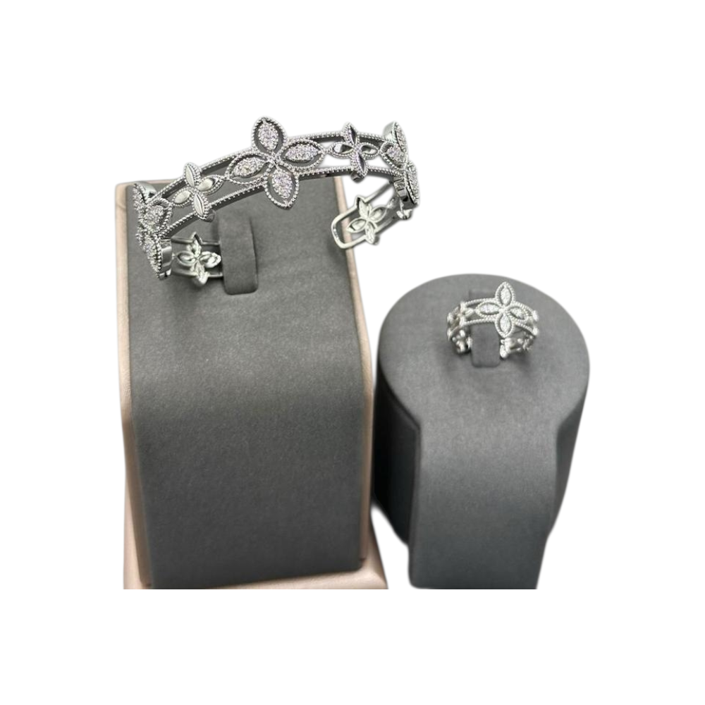 اسورة زركون مع الخاتم لون فضي بشكل وردة