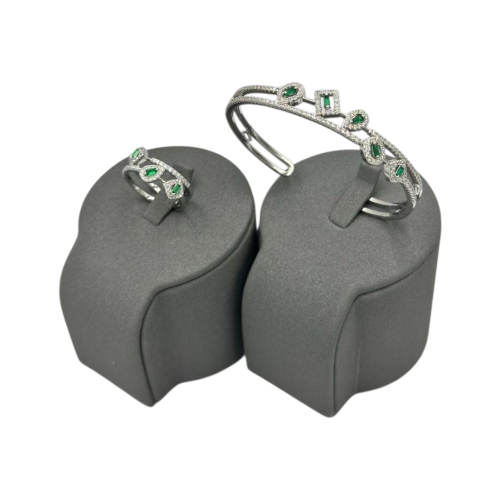 اسورة زركون مع الخاتم لون فضي بأفصاص خضراء