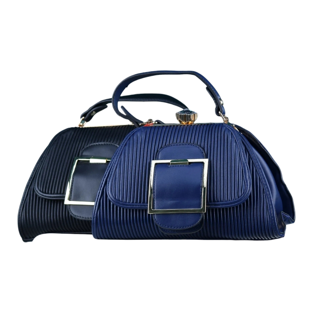 شنطة نسائية شبابية بتصميم مخطط جذاب