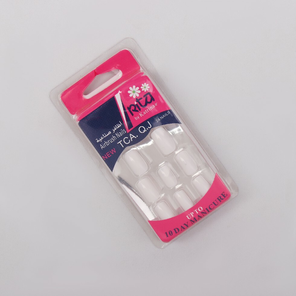 ريتا أظافر صناعية بيضاء