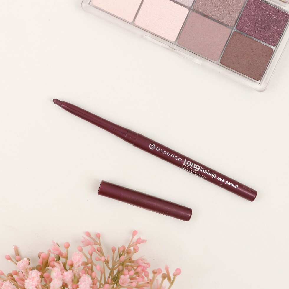 إيسينس قلم عيون يدوم طويلا بيري ميري - 18